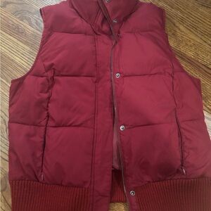 Merona Women’s Size Medium Burgundy Puffer Vest Full Zip Pockets Jacket Coat